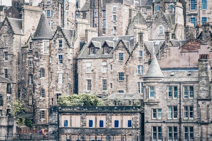 Private Old Town Walking Tour of Edinburgh: Royal Mile, Castle & Hidden Gems photo 3