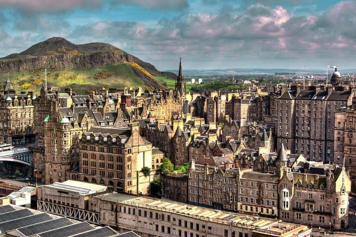 Private Old Town Walking Tour of Edinburgh: Royal Mile, Castle & Hidden Gems