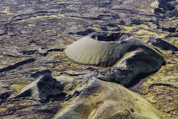 Flightseeing Over Laki Craters and Vatnajökull Highlands: A 50-Minute Aerial Expedition photo 3