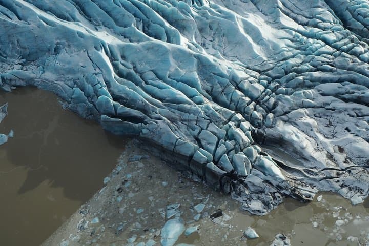 Aerial tour over Hvannadalshnjúkur and Jökulsárlón: Glacier lagoon flight from Skaftafell photo 4