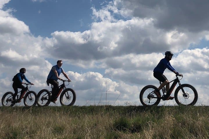 Prague E‑Bike Country Ride to Unětice Brewery: Letná, Šárka & Troja photo 1