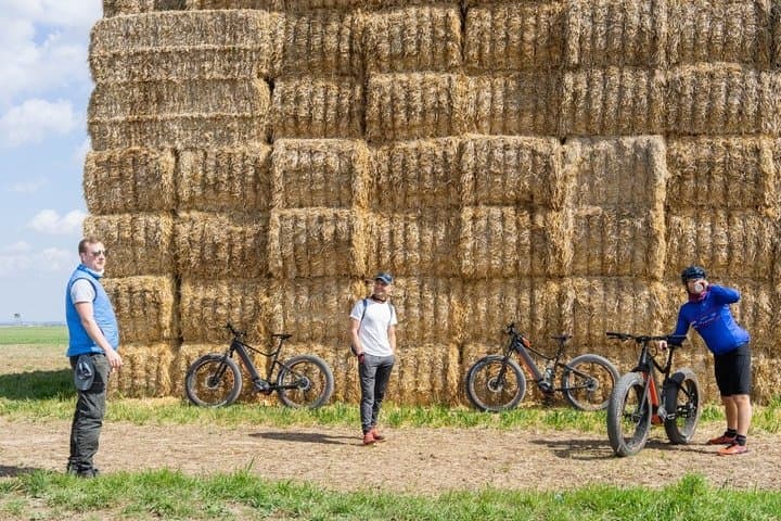 Prague E‑Bike Country Ride to Unětice Brewery: Letná, Šárka & Troja photo 4