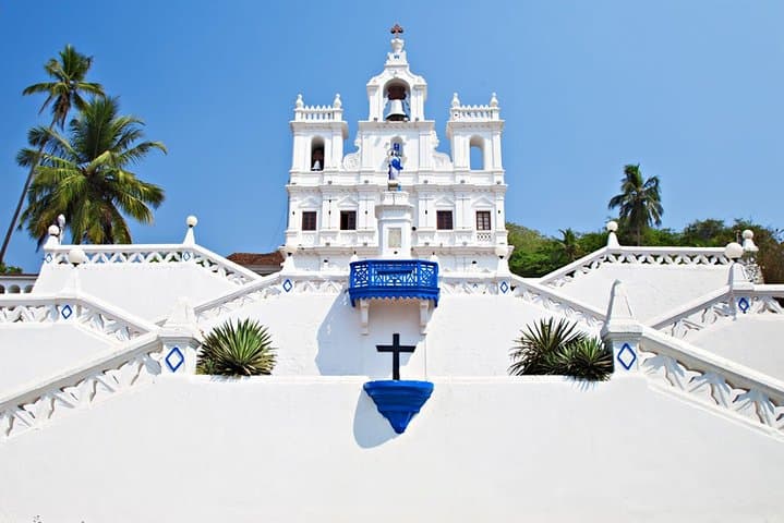 Private City Tour of South Goa — Old Goa Churches, Mangesh Temple & Dona Paula Beach