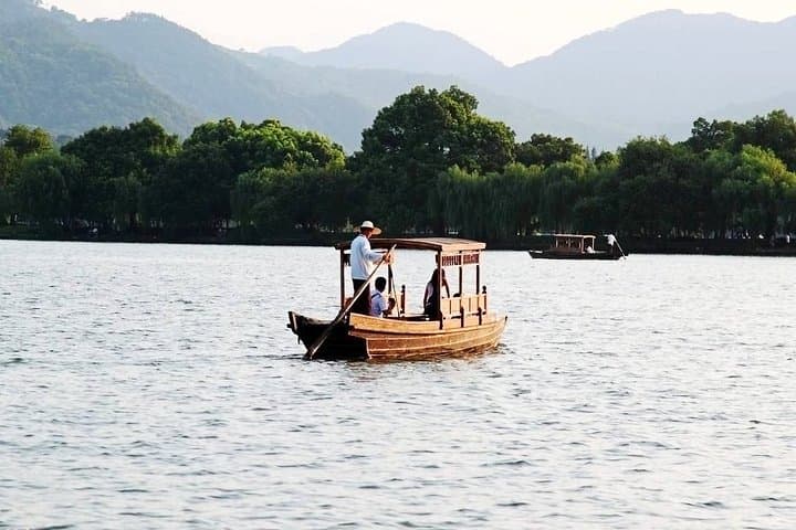 Turn a Hangzhou Layover into a Full-Day West Lake & Tea Plantation Experience photo 2