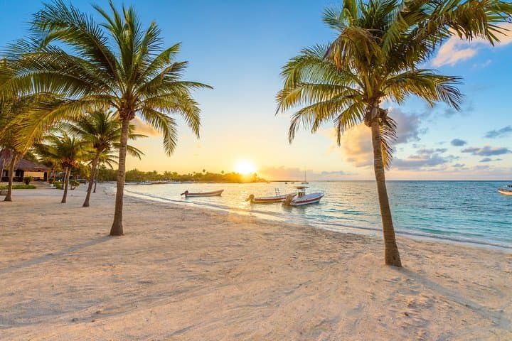 Private Romantic Tour in Akumal: Turtle Beaches, Yal-Ku Lagoon & Cenote Highlights