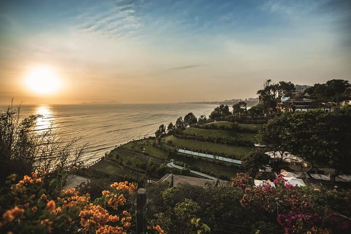 Miraflores Night Tour and Pisco Sour Class — Lima Evening Experience