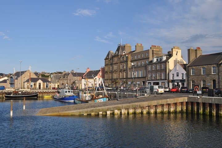 Kirkwall Private Walking Tour — St Magnus Cathedral & Bishop's and Earl's Palace (4-Hour) photo 3