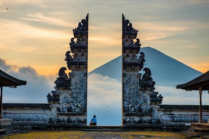 Explore East Bali: Tirta Gangga, Lempuyang & Pasir Putih Day Tour photo 1
