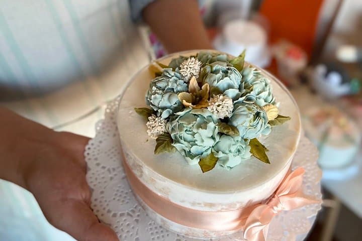 Seoul Soy Cream Flower Cake Class — Make a Soy-Cream Flower Cake in 3 Hours photo 4