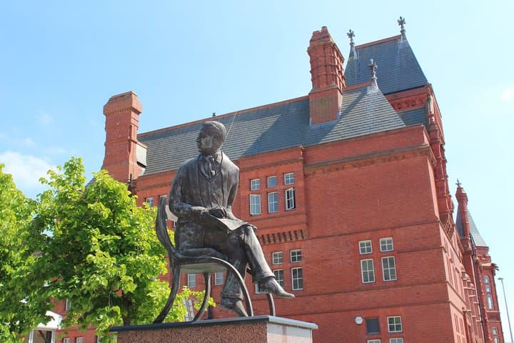Private Day Tour of Cardiff — Castle, St Fagans & Cardiff Bay Highlights