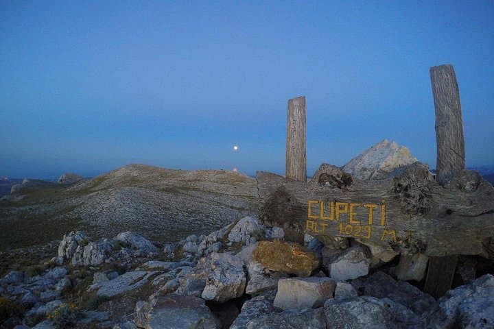 Montalbo Sunset Hike and Slow Food & Wine Tasting at Punta Cupeti