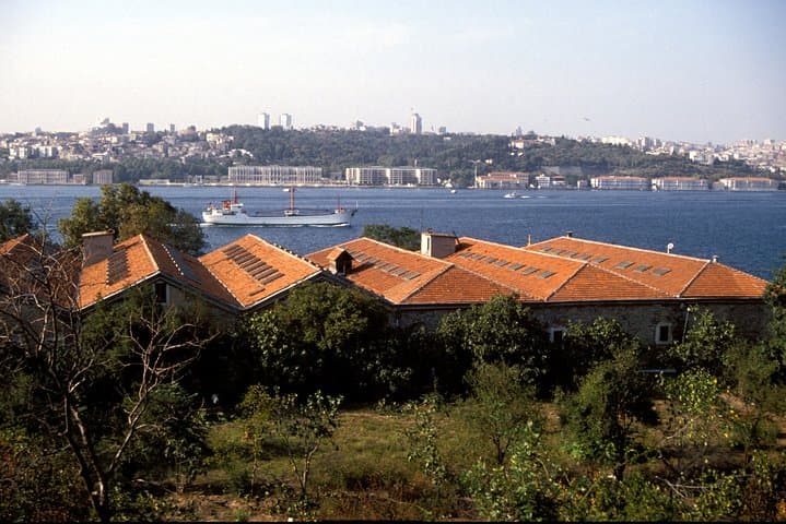 Bosphorus, Golden Horn & Eminönü Tour — Private Half-Day Cruise and Historic Walking Route photo 3