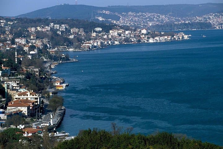 Bosphorus, Golden Horn & Eminönü Tour — Private Half-Day Cruise and Historic Walking Route photo 4