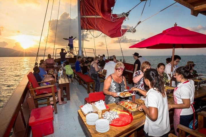 Red Baron Sunset Cruise Koh Samui: Romantic Dinner Sail & Som Island Stop