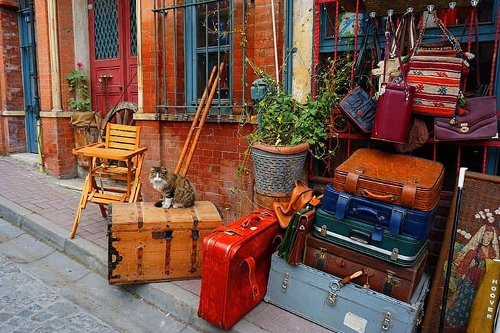 Bosphorus & Golden Horn: Five-Hour Cruise, Balat Walk and Eyüp Views