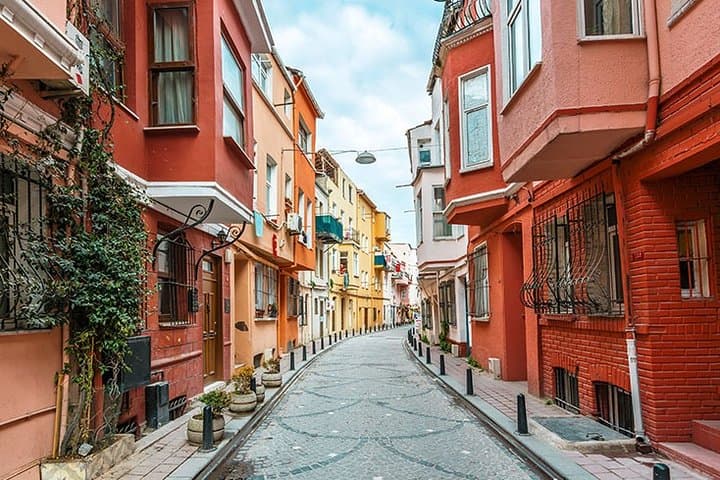 Bosphorus & Golden Horn: Five-Hour Cruise, Balat Walk and Eyüp Views photo 4