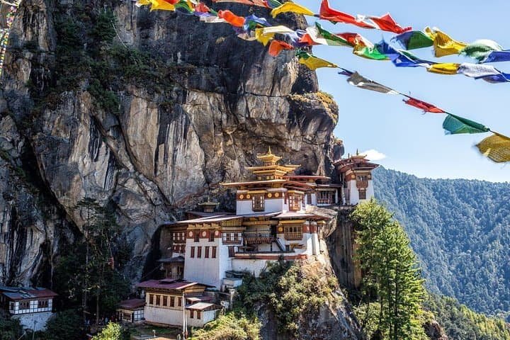 Laya–Gasa 17-Night High-Altitude Trek: Jomolhari, Royal Highlander Festival & Gasa Hot Springs