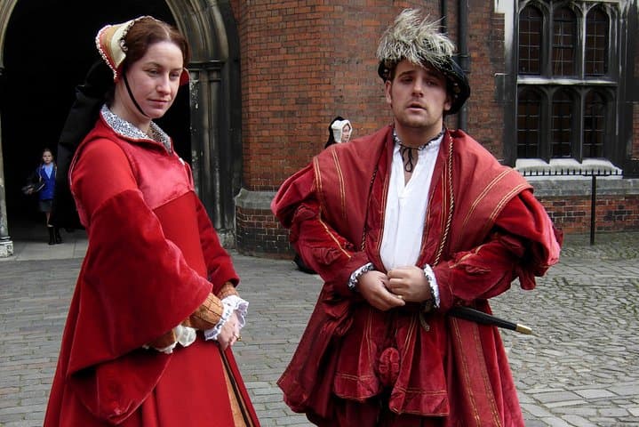 Hampton Court Palace Private Tour from London — Tudor Kitchens, Gardens & Great Hall photo 5