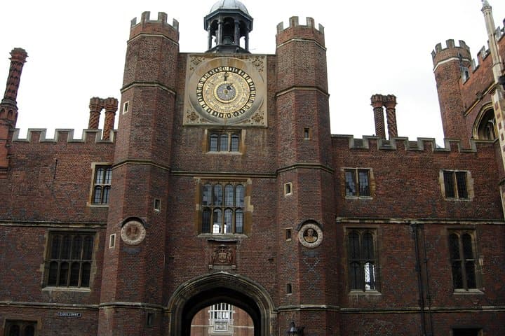 Hampton Court Palace Private Tour from London — Tudor Kitchens, Gardens & Great Hall photo 6