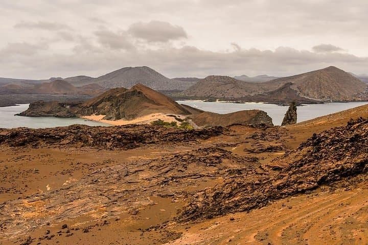 Full-Day Bartolomé Island & Sullivan Bay — Galápagos Day Cruise, Hike & Snorkel photo 4