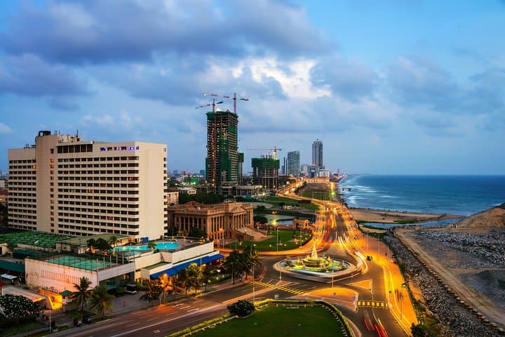 Colombo Day Tour from Bentota: Museums, Temples & Sunset at Galle Face