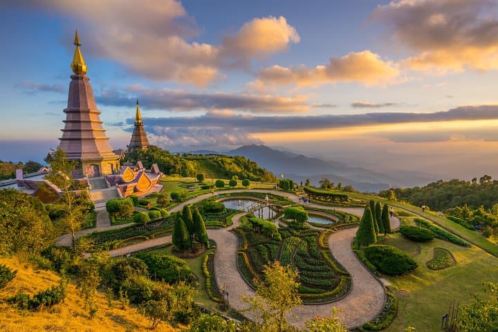Doi Inthanon Day Tour: Chiang Mai’s Highest Peak, Waterfalls & Twin Chedis