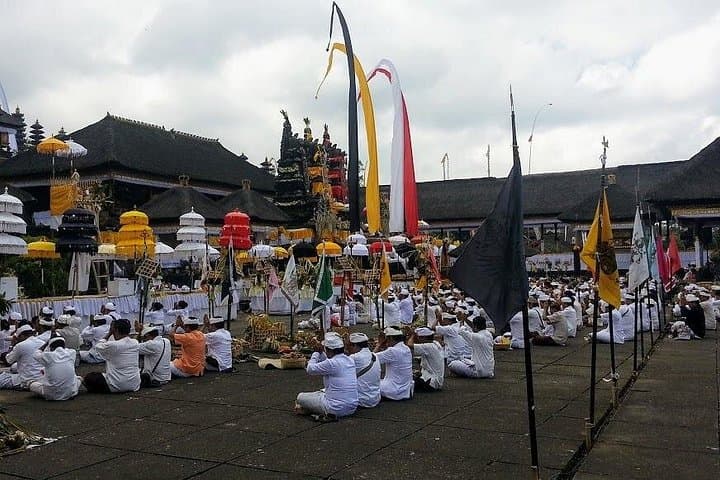 Besakih Temple & Tukad Cepung Private Tour from Ubud — Penglipuran, Kehen & Waterfall photo 4