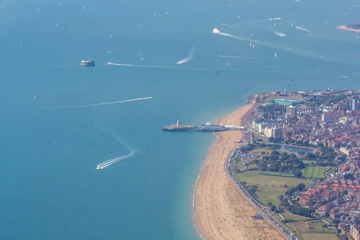 90-Minute Portsmouth & Isle of Wight Helicopter Tour from Redhill Aerodrome