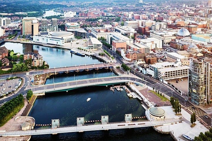 Belfast City Sightseeing Private Walking Tour: Architecture, Politics & Titanic Quarter photo 3
