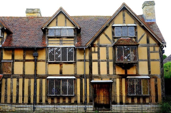 Private Stratford-Upon-Avon Day Tour from London — Actor-Led Shakespeare Experience photo 2