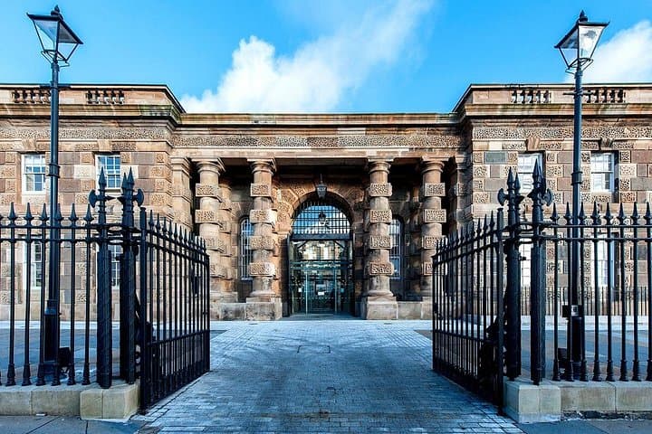 Belfast City History & Titanic Birthplace Private Tour — Full-Day Guide photo 5