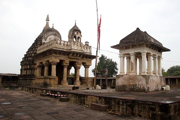 Best of Jabalpur Walking Tour: Narmada, Bhedaghat & City Sights