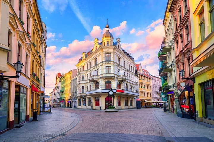 Discover Torun: Private Walking Tour to Copernicus House, Gingerbread Museum & Teutonic Ruins photo 2
