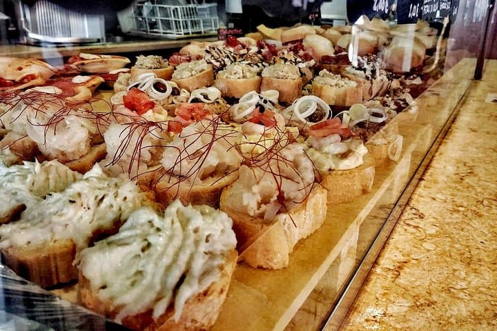 Brunetti's Venice: A Culinary Walking Tour Through Donna Leon's Venice photo 2
