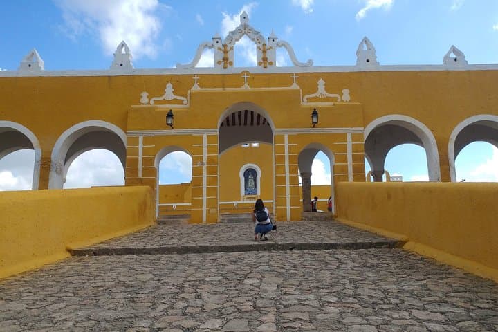 Izamal: The Yellow Magical Town Private Tour — Kinich Kakmo Pyramid & Yucatecan Flavors
