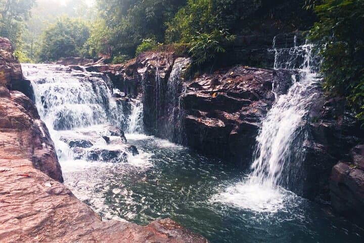 Countryside Waterfall Trek from Mount Lavinia: Discover Hidden Falls Near Colombo