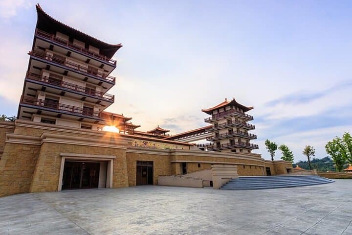 5-Day Southern Taiwan: Kenting Beaches, Kaohsiung Art & Tainan History photo 3