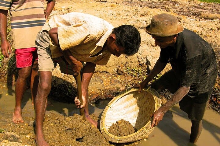Gem-Hunting in Ratnapura: Day Trip from Negombo photo 4