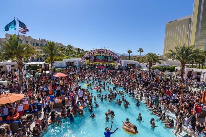 Las Vegas VIP Party Bus Dayclub Crawl & Private Pool Party photo 4
