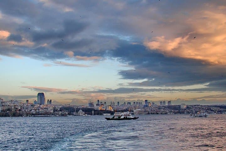 Bosphorus Dinner Cruise: Evening Yacht Tour with Dinner & Folklore Show in Istanbul photo 3