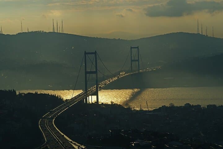 Bosphorus Dinner Cruise: Evening Yacht Tour with Dinner & Folklore Show in Istanbul photo 4