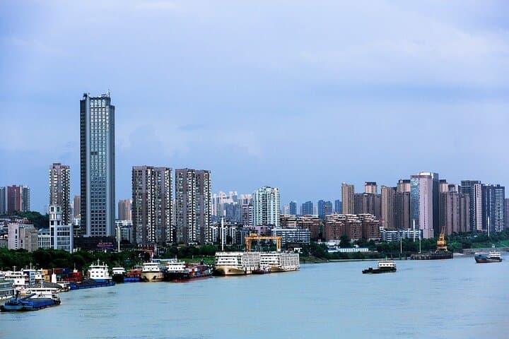 Romantic Yichang Walking Tour: Date Spots, Waterfalls & Local Love Stories photo 2