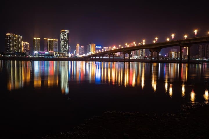 Romantic Walking Tour of Zhuzhou: Waterfalls, Love Legends & Photo Spots