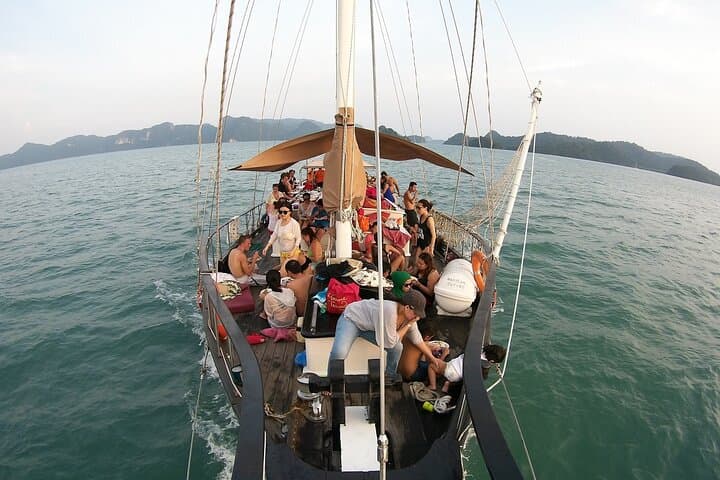 sunset-dinner-yacht-cruise-kuah-jetty-langkawi photo 6