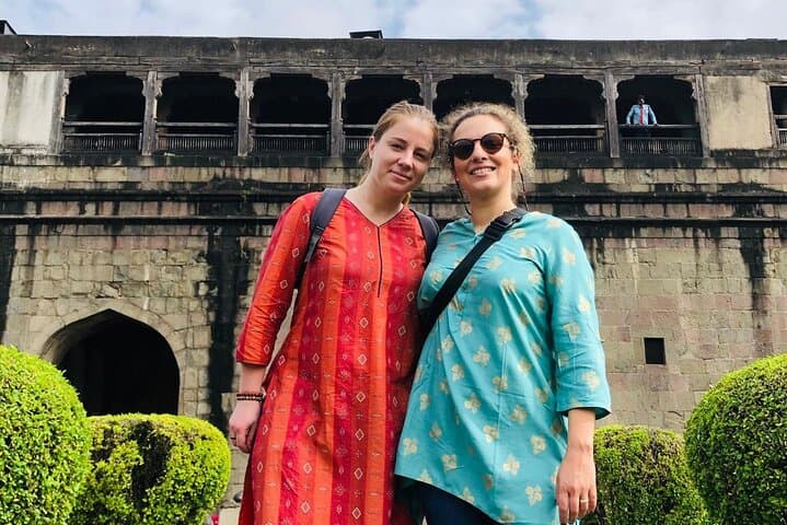 Full-Day Private Sightseeing Tour of Pune: Temples, Markets & Gandhi History