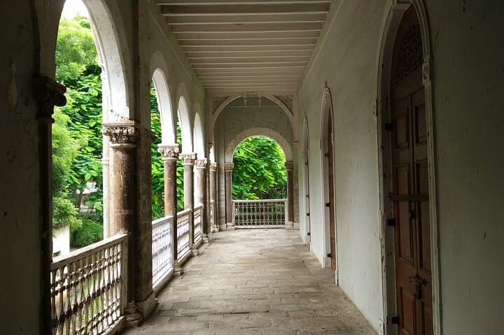 Full-Day Private Sightseeing Tour of Pune: Temples, Markets & Gandhi History photo 5