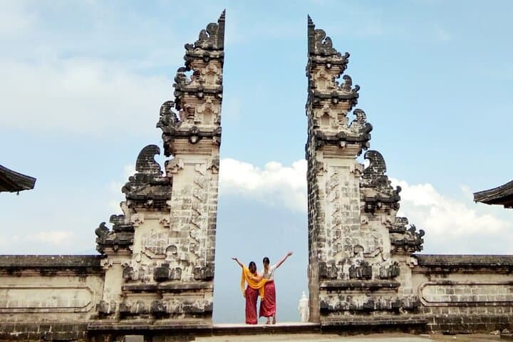 Bali Iconic Waterfall, Swing & Temple Private Tour — Lempuyang to Tegalalang