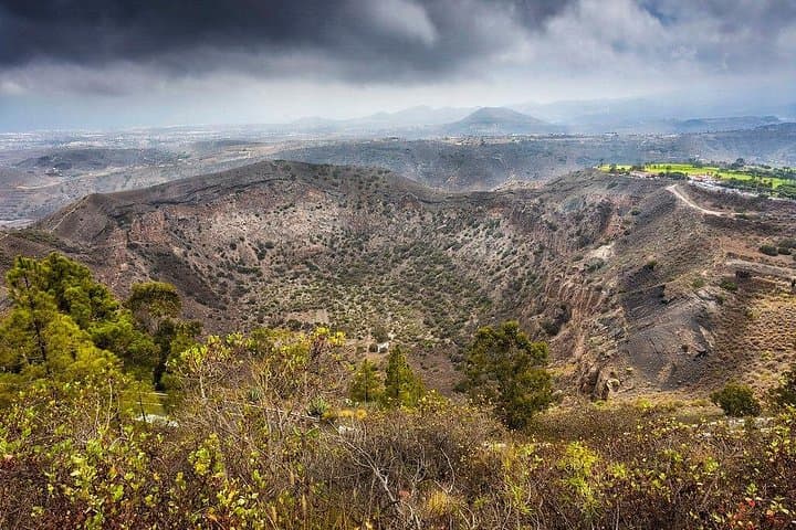 Bandama Caldera Walk and Canary Wine Tasting — Private Gran Canaria Volcano Tour photo 1