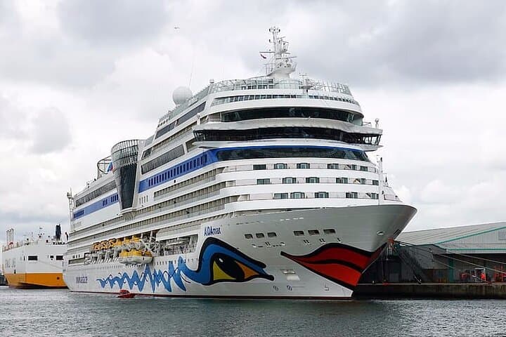 Private Transfer Between London and Southampton Port — Smooth One-Way Transfer Service photo 2