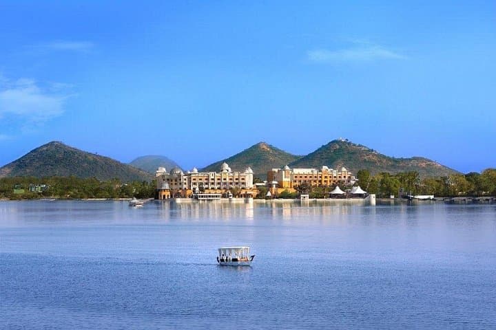 Private Full-Day Udaipur City Tour: Lakes, Palaces & Local Life